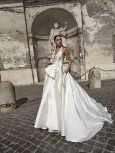 Bon Ton Mariage a cura di Pinella Passaro: una sposa very vip Bon Ton Mariage a cura di Pinella Passaro: una sposa very vip