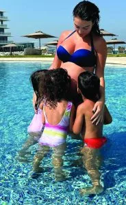 Cristiano Ronaldo in attesa di un altro record: a primavera Georgina metterà al mondo due gemelli Cristiano Ronaldo in attesa di un altro record: a primavera Georgina metterà al mondo due gemelli