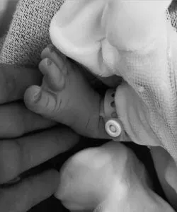 Valentino Rossi, il Dottore è felicissimo: è diventato papà di una femminuccia, che si chiama Giulietta! Valentino Rossi, il Dottore è felicissimo: è diventato papà di una femminuccia, che si chiama Giulietta!