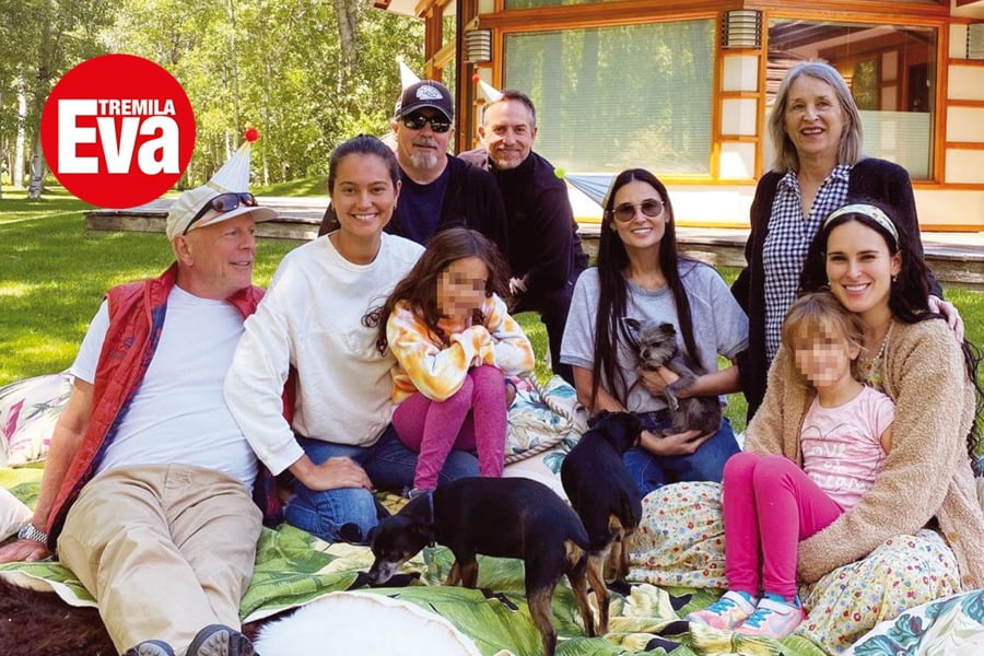 Foto di famiglia allargata, con Brice Willis, Emma Heming, Demi Moore e i figli