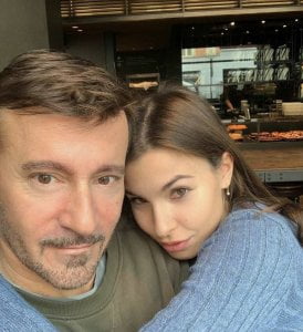 Max Biaggi sbanda sulle dolci curve di Francesca Semenza, la nuova giovanissima fidanzata! Dopo due amori finiti Max Biaggi è di nuovo innamorato