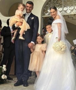 Beatrice Valli dopo le nozze con Marco Fantini: "abbiamo coronato un amore immenso". gruppo di famiglia