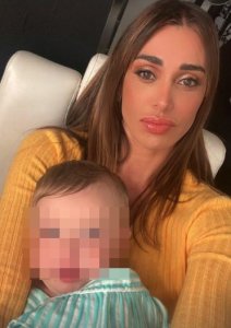 Belen Rodriguez, la figlia posa per la moda