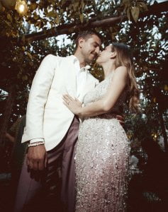 Beatrice Valli dopo le nozze con Marco Fantini: "abbiamo coronato un amore immenso". un bacio al tramonto tra Beatrice Valli e Marco Fantini