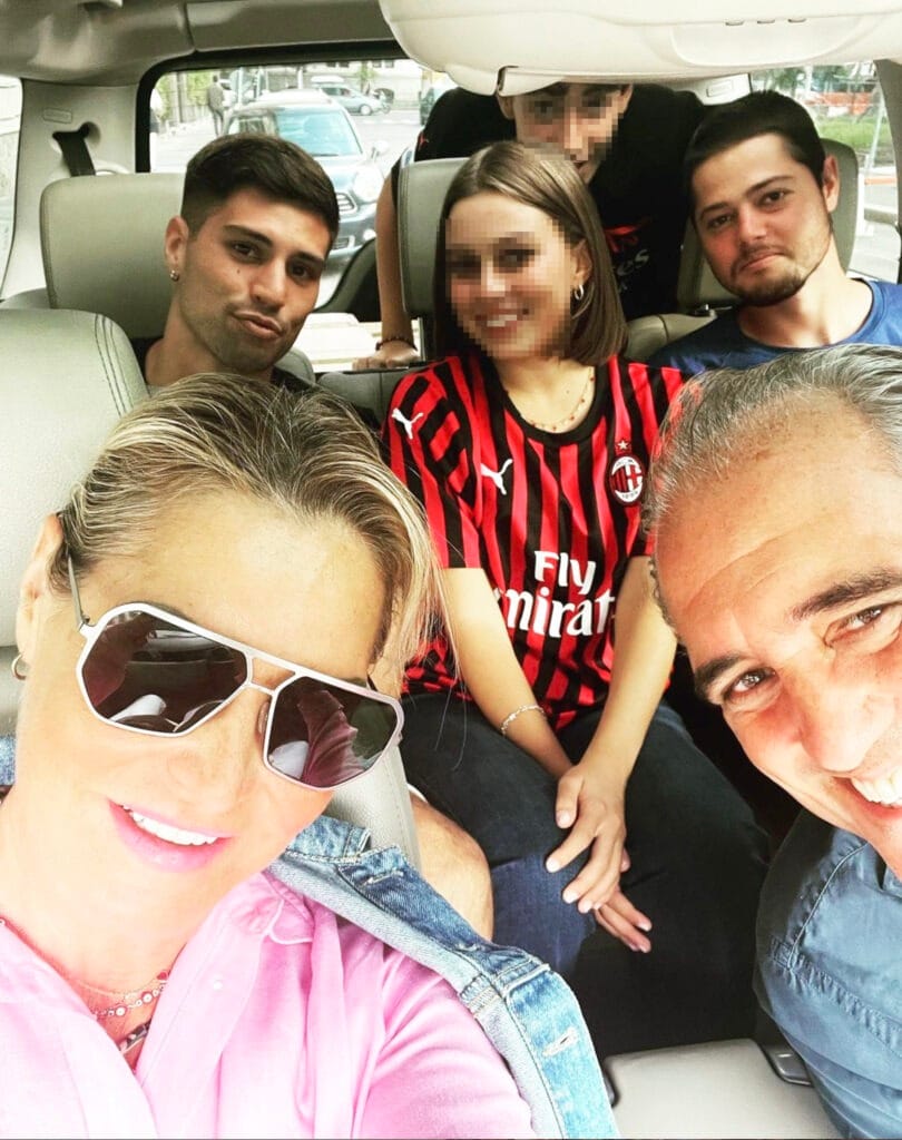 caterina con simona ventura, giovanni terzi e i fratelli niccolò e giacomo