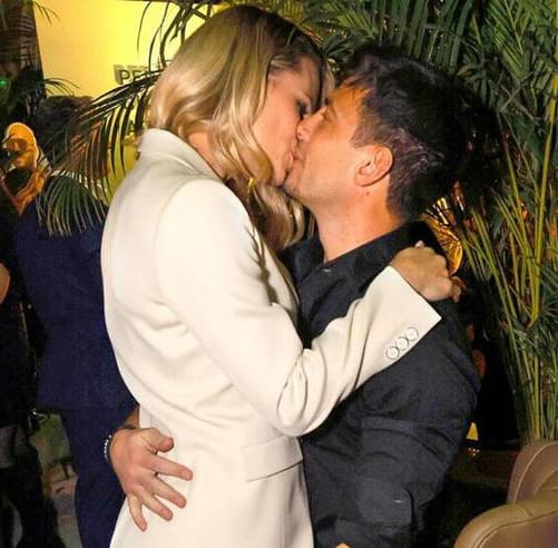 È Alessandro Carollo il terzo grande amore nella vita di Michelle Hunziker. Lei innamorata, lui travolto: «Sei esplosa nella mia vita come un tuono» primo bacio in pubblico per michelle hunziker e alessandro carollo