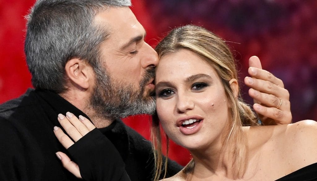 Luca Argentero felice: se nella fiction cura i malati, nella vita di tutti i giorni vuole solo Cristina. «Amore mio, sono solo nelle tue mani» quello tra luca argentero e cristina marino è stato un colpo di fulmine, nato ai caraibi econtinuato davanti al frigorifero