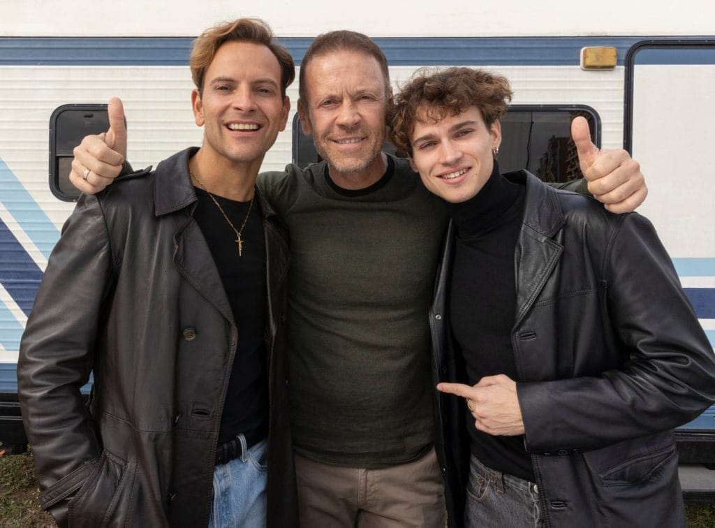 alessandro borghi sul set di supersex con rocco siffredi e saul nanni, che interpreta il pornodivo da ragazzo