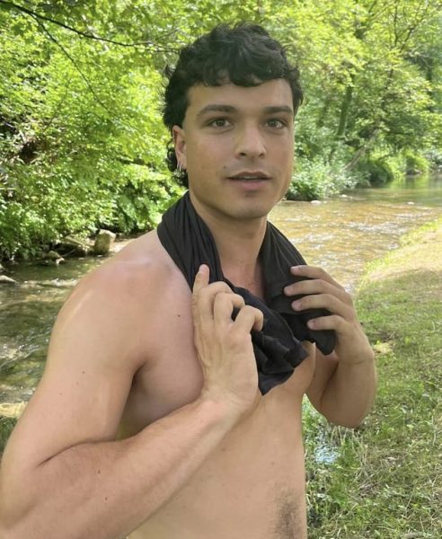 dubutto come attore per leo gassmann, 25 anni, nel ruolo di franco califano