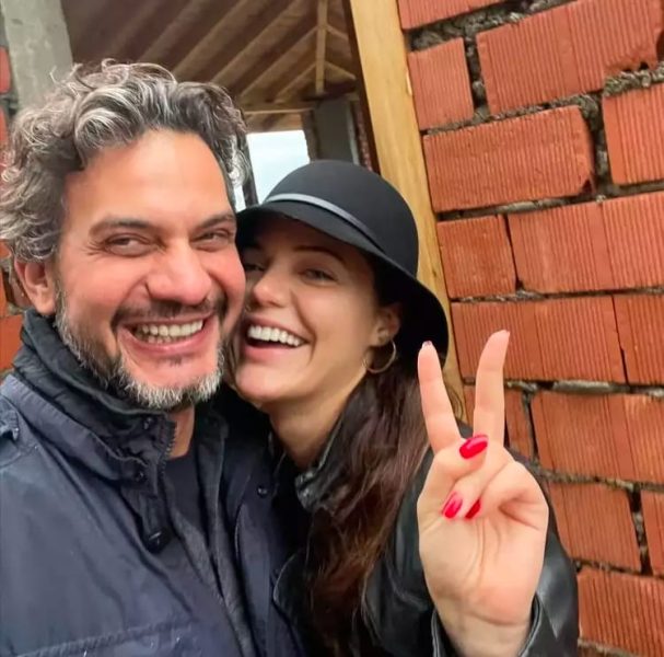 Le serie tv che arrivano dalla Turchia conquistano i cuori con storie romantiche, ma anche i loro protagonisti scaldano il gossip con amori, crisi e divorzi hilal altınbilek e mehmet can uzun
