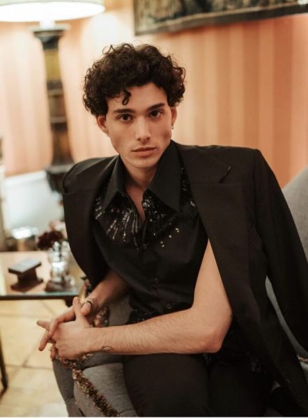 riccardo de rinaldis santorelli, 25 anni, ha iniziato in tv con il ruolo di riccardo bonvegna (pierpaolo spollon) da ragazzo, in 'doc nelle tue amni'