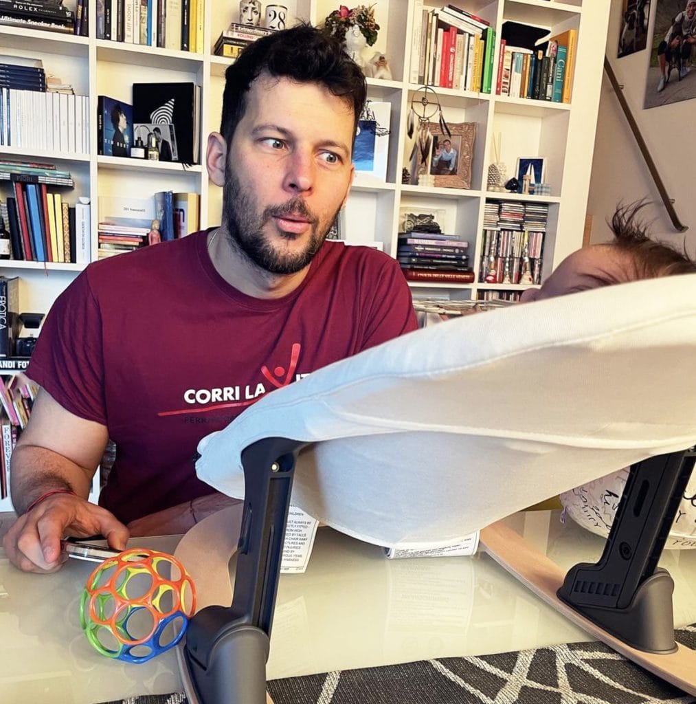 secondo federica, per ora matilde da lei ha preso solo le fossette, per il resto assomiglia tutta a papà matteo