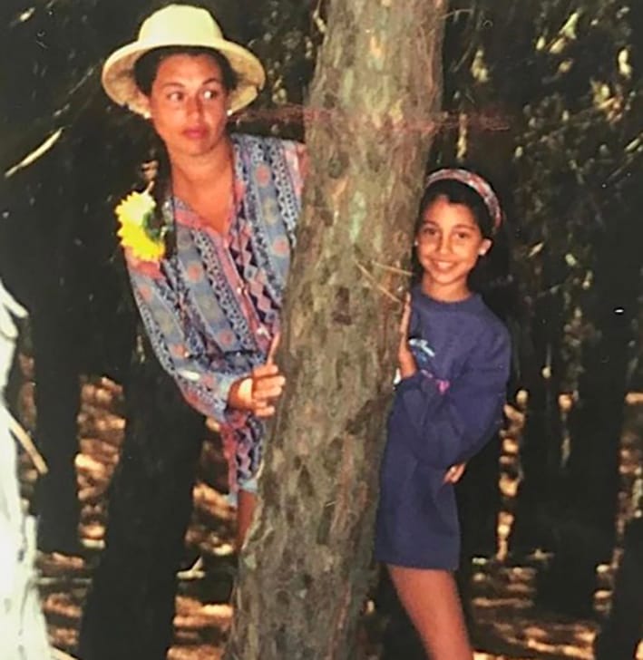 belen vuole torare più ragazzina ecco una foto della sua infanzia insieme a mamma veornica