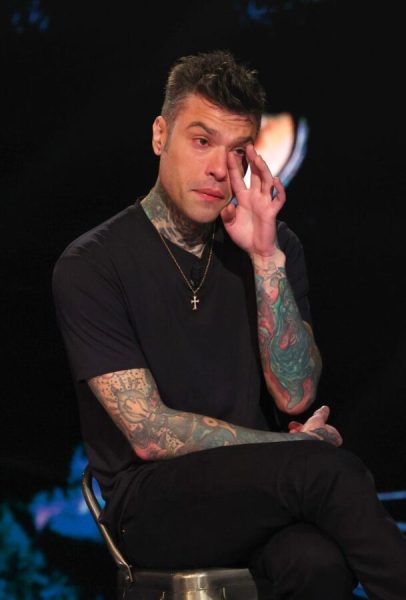 Fedez e la crisi con Chiara Ferragni: «Sono stati tre anni durissimi: con la mia malattia, la depressione e il caso Pandoro non abbiamo retto. Ma Chiara rimarrà la madre dei miei figli e la donna più importante della mia vita» la commozione di fedez nello studio di belve, intervistato da francesca fagnani