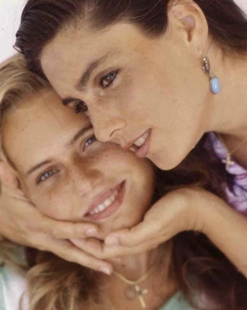 l'amore di romina power per la figlia ylenia, scomparsa in usa nel 1994, non conosce pause, e per lei la sofferenza è ancora immensa