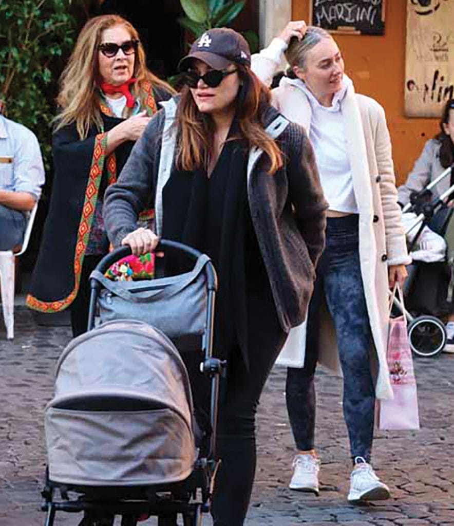 sempre più spesso romina power e le sue figlie s'incontrano coccolando il nipotino axel lupo