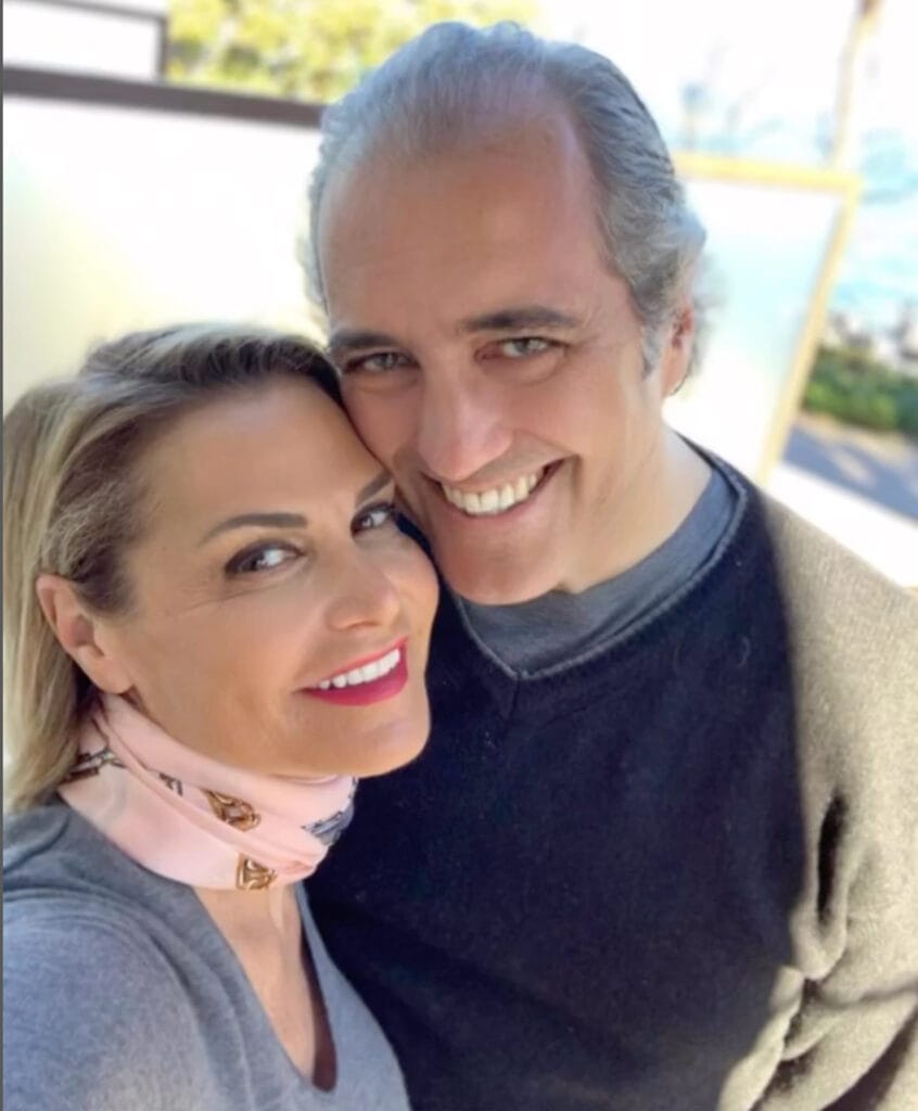 Simona Ventura sta meglio ed è pronta ad andare all'altare con Giovanni Terzi: «risposarsi aiuta, una scelta romantica ma andiamo verso una certa età» il prossimo 6 luglio simona ventura sposerà giovanni terzi a rimini, nel loro posto del cuore