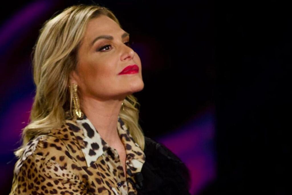 Simona Ventura sta meglio ed è pronta ad andare all'altare con Giovanni Terzi: «risposarsi aiuta, una scelta romantica ma andiamo verso una certa età» nell'ultima interivsta simona ventura ha svelato molti segreti del suo passato