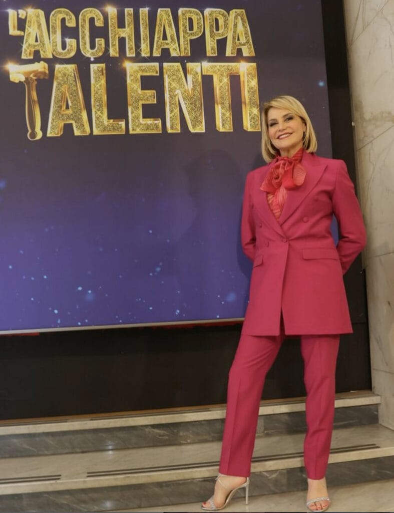 Simona Ventura sta meglio ed è pronta ad andare all'altare con Giovanni Terzi: «risposarsi aiuta, una scelta romantica ma andiamo verso una certa età» simona ventura partecipa da giucie al talent show di milly carlucci l'acchiappatalenti