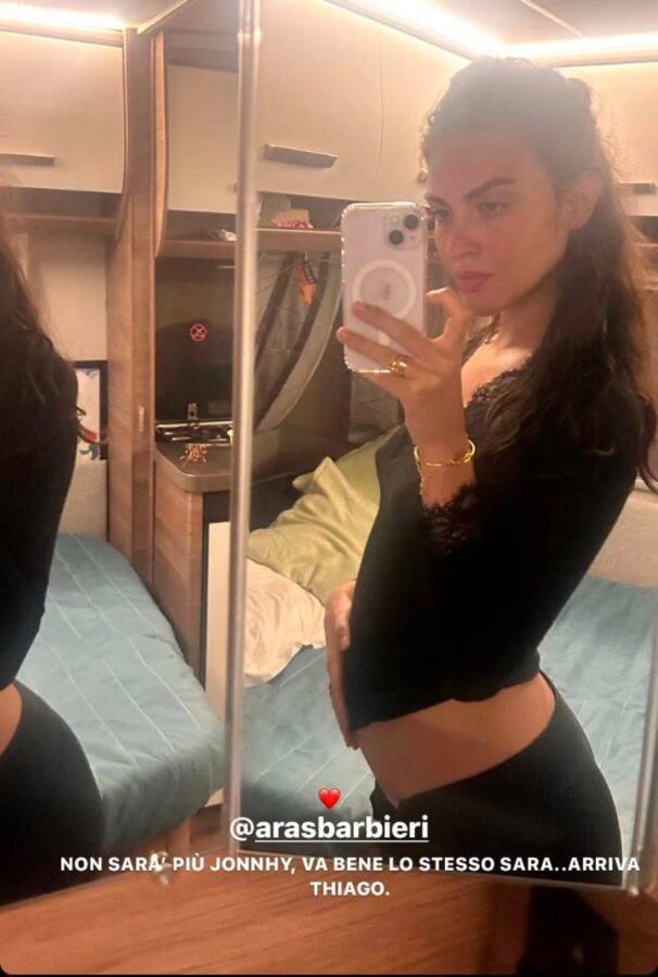 all'inizio doveva chiamarsi jonny maria, con un post social fabrizio ha annunciato che il figlio si chiamerà thiago