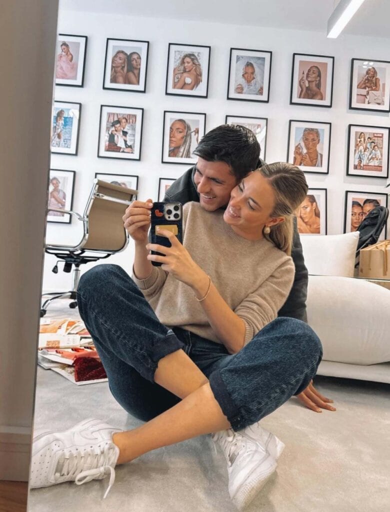 Dopo 8 anni Alvaro Morata e Alice Campello si sono detti addio: «arriva il momento in cui si accumulano molte incomprensioni e le cose poco a poco si rovinano ed esplodono». Ma precisano, «non ci sono terzi» alvaro morata e alice campello si sono conosciuti sui social e sono stati insieme 8 anni, dopo le sfarzose nozze a venezia del 2017