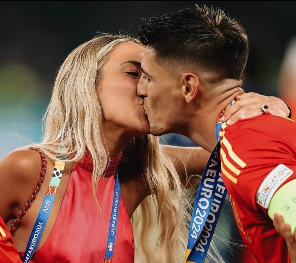Dopo 8 anni Alvaro Morata e Alice Campello si sono detti addio: «arriva il momento in cui si accumulano molte incomprensioni e le cose poco a poco si rovinano ed esplodono». Ma precisano, «non ci sono terzi» morata campello spagna