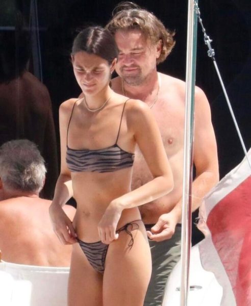 Leonardo DiCaprio sfata il mito delle fidanzate 'under 25' e vive un'estate di lusso e d'amore sui mari italiani insieme alla modella Vittoria Ceretti, che a giugno di anni ne ha compiuti 26: è lei la donna giusta? dicaprio ceretti