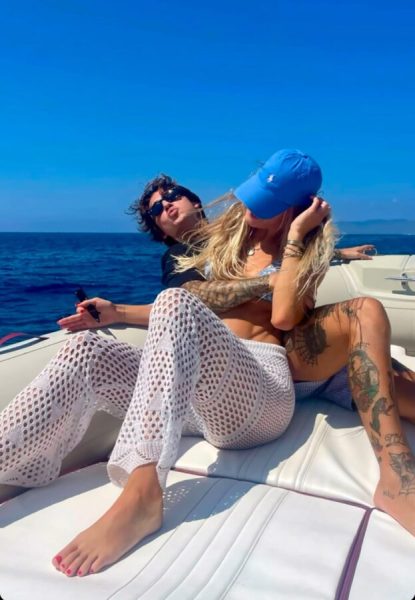 vacanze in barca per anita olivieri e il suo nuovo amore nicolò conti
