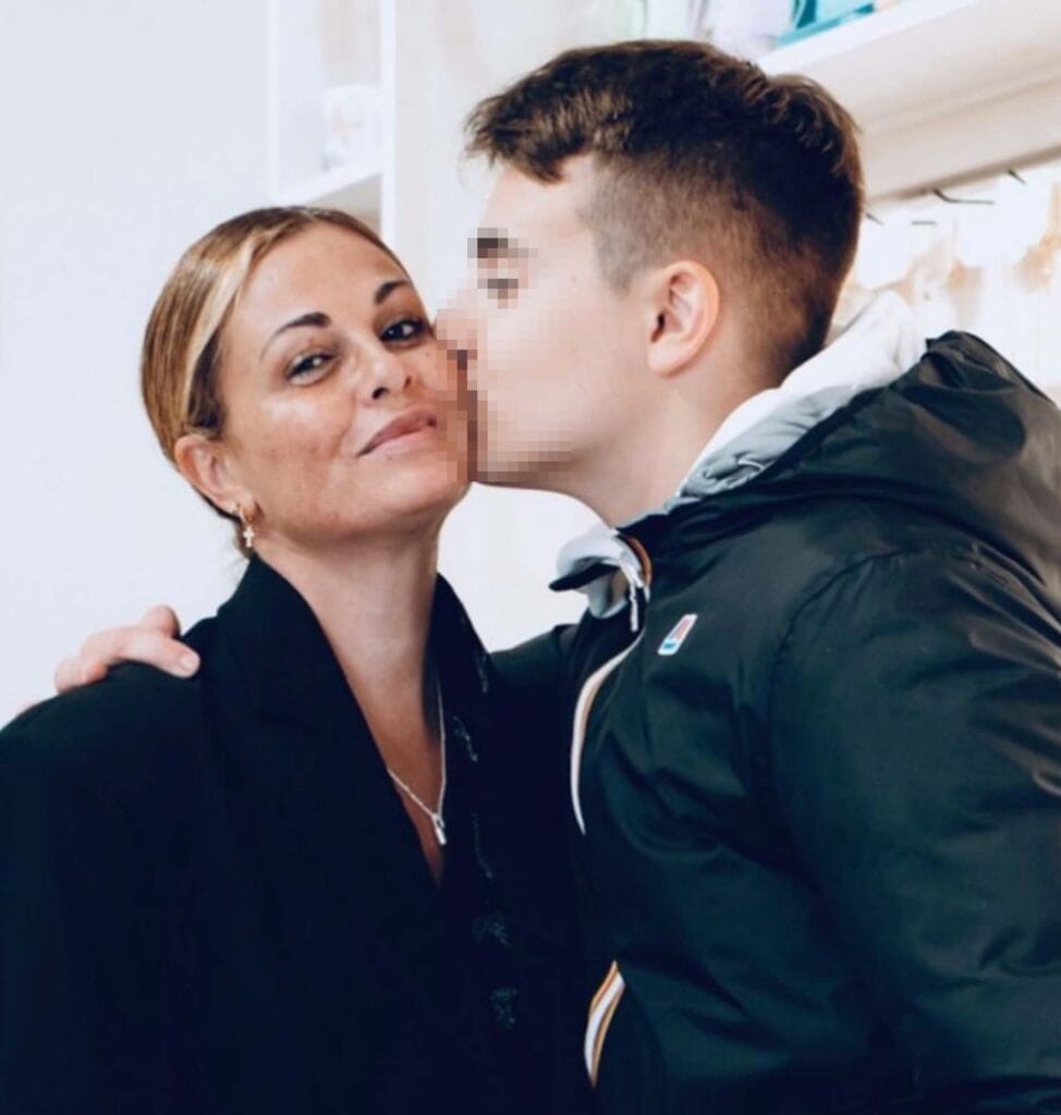 Vanessa Incontrada ha ritrovato l'amore con Rossano Laurini: «la fiamma non si era spenta, potevo pensare a una vita senza di lui? Un pensiero condiviso che ci ha fatto decidere di ripartire, consapevoli degli errori del passato» oggi il figlio isal ha compiuto 16 anni. «ha preso il meglio di te e il peggio di me di quando reavamo giovani» ha detto rossano laurini commentando questa foto