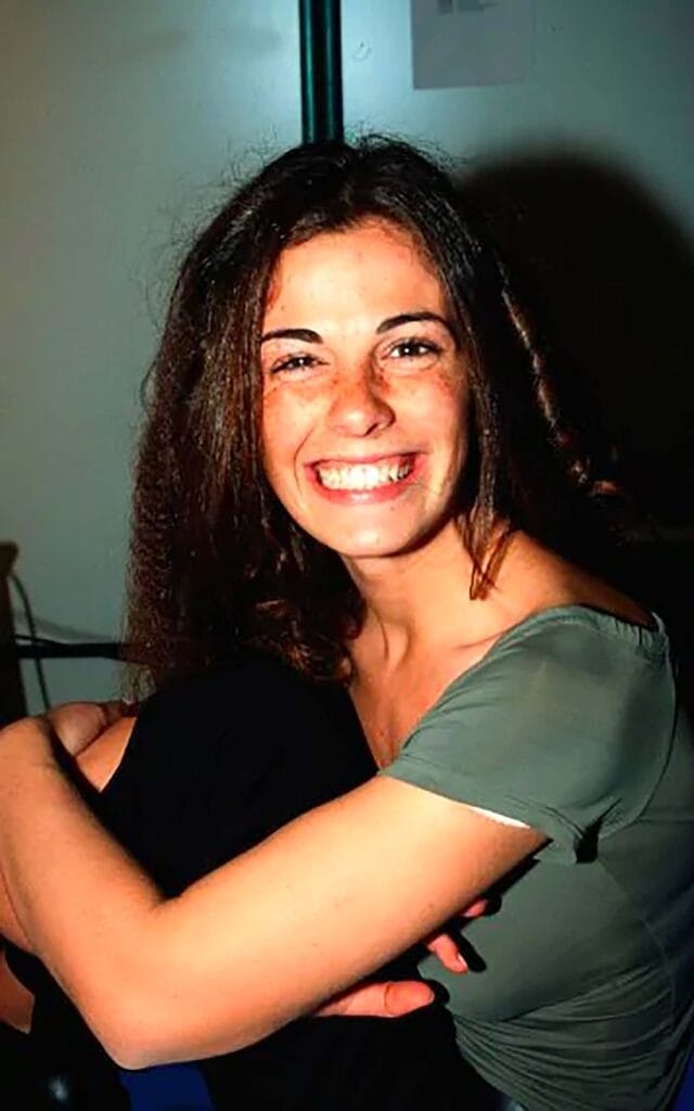 Vanessa Incontrada ha ritrovato l'amore con Rossano Laurini: «la fiamma non si era spenta, potevo pensare a una vita senza di lui? Un pensiero condiviso che ci ha fatto decidere di ripartire, consapevoli degli errori del passato» vanessa incontrada nel 1998 ha esordito in tv con il programma musicale super in onda su italia 1 (condotto fino al 2000). sulla stessa rete conduce anche super estate al fianco di peppe quintale