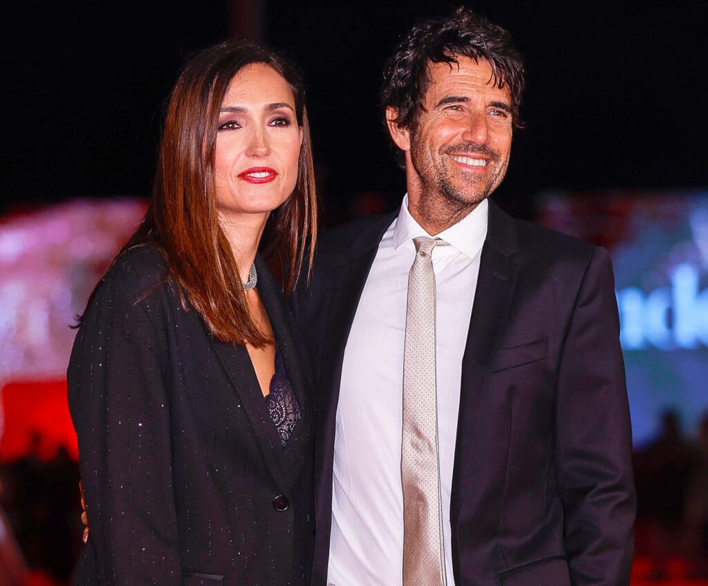 Caterina Balivo e Guido Maria Brera, sposati da 10 anni con un pizzico di gelosia che tiene vivo l'amore. La conduttrice rivela infatti: «Una sbirciata al suo telefono la dò sempre, ma quello non è controllare: è tenersi aggiornati...» balivo brera