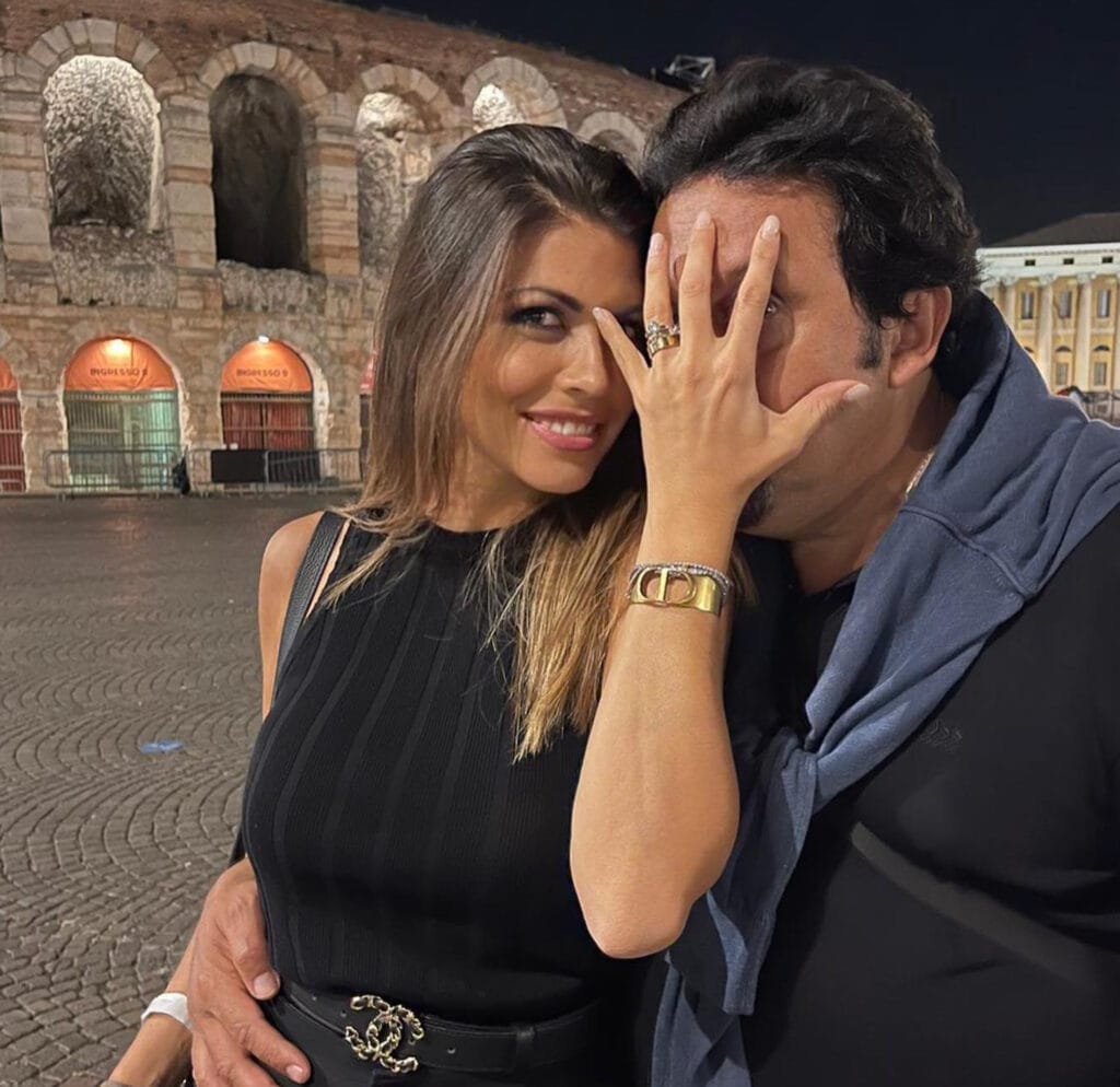 Flora Canto risponde con ironia a chi le dà della raccomandata: «So ballare, cantare, recitare, condurre, passare il Folletto, portare il caffè, dare una botta ai vetri. E sono anche la moglie di Enrico Brignano» brignano canto proposta