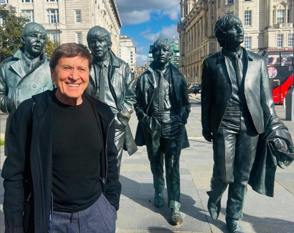 Gianni Morandi è prontissimo per i suoi 80 anni: l'eterno giovane cantante emiliano che si è messo in ginocchio da... Anna e ha creato la famiglia più bella del mondo: tre figli, cinque nipoti e ancora tanta voglia di cantare gianni morandi a liverpool