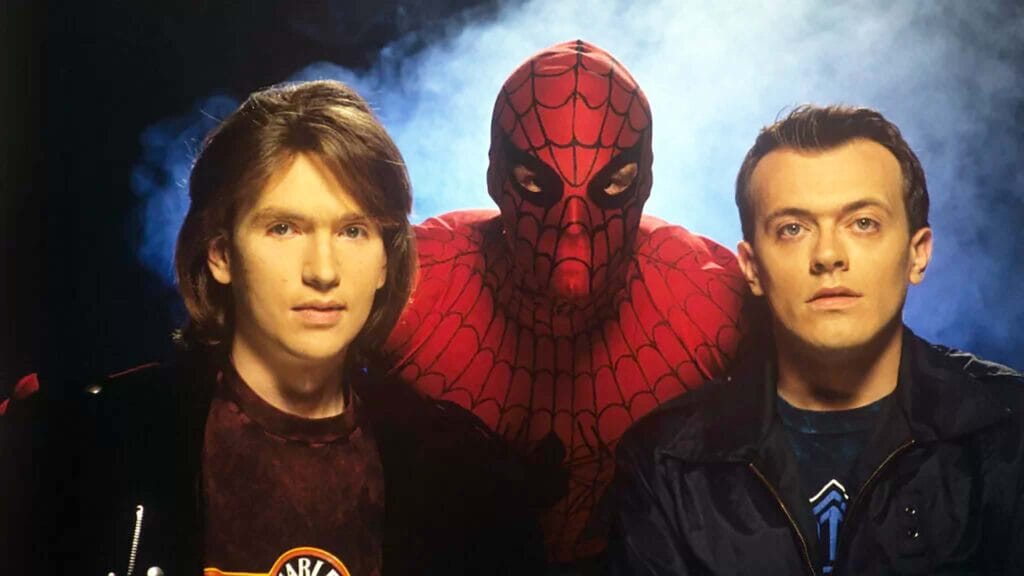 Quando Max Pezzali e Mauro Repetto erano gli 883: il nome nato da una moto, la band da una bocciatura, le donne, la musica e le liti della coppia pop più amata nel 1992 con 'hanno ucciso l'uomo ragno' gli 883 arrivano al grande successo