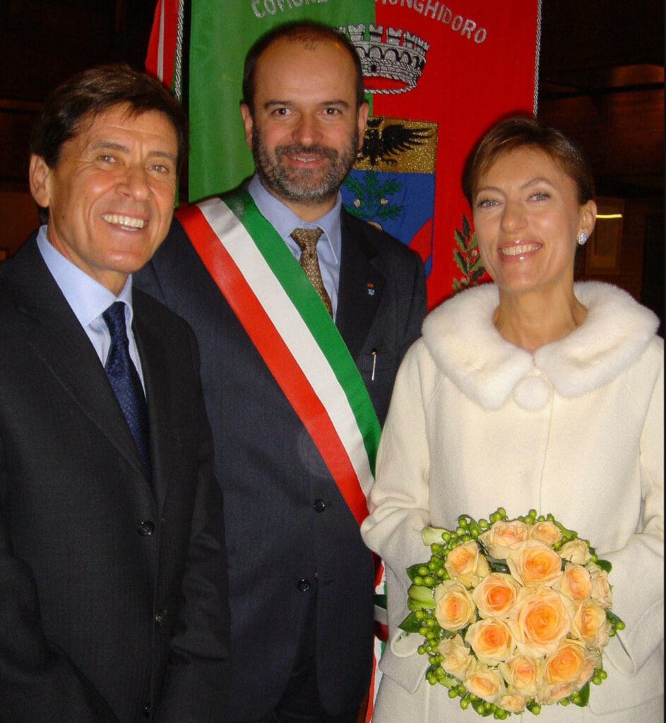 Gianni Morandi è prontissimo per i suoi 80 anni: l'eterno giovane cantante emiliano che si è messo in ginocchio da... Anna e ha creato la famiglia più bella del mondo: tre figli, cinque nipoti e ancora tanta voglia di cantare morandi anna dan matrimonio