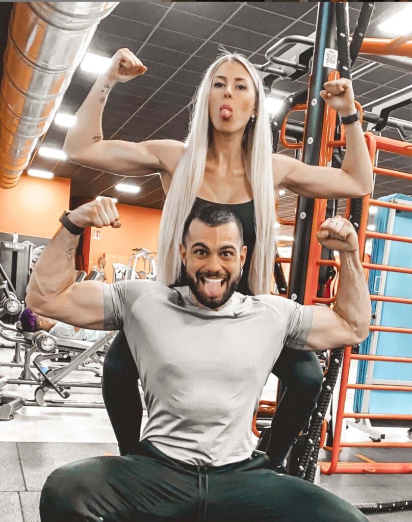 emanuele trimarchi ha lasciato il mondo della tv ed è istruttore in boxe a roma. anche sua moglie valentina bove è una coach
