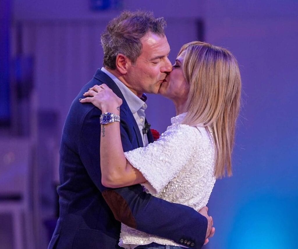 il bacio tra fabio e giovanna non era affatto socntato, ma alla fine lei si è convinta di essere interessata al cavaliere