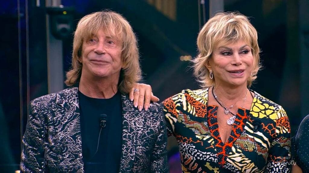 Enzo Paolo Turchi dopo l'addio al Gf: «Mi sento più lieve e sono felice di essere tornato da Carmen. Non sono Superman, ho le mie fragilità e lei lo sa» il piccolo segreto dei momenti proibiti nella casa del gf è stato svelato da alfonso signorini
