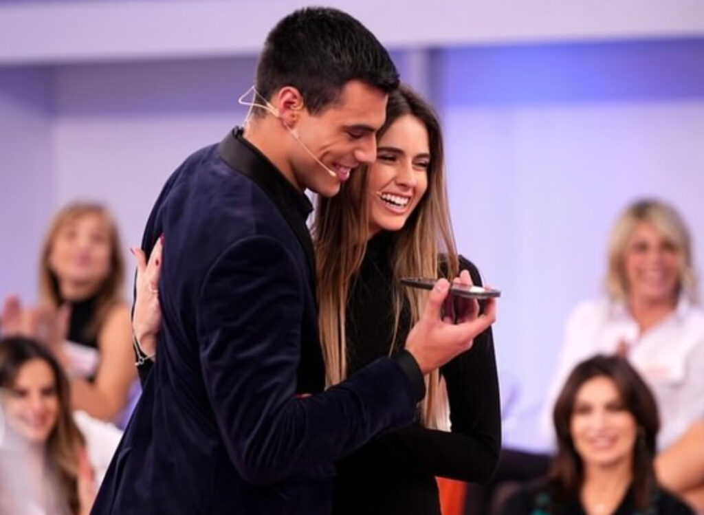 Cristian Forti esalta un anno con Valentina Pesaresi: «'Uomini e Donne' mi ha dato la possibilità di conoscere una persona che ho amato dal primo momento e che continua a stupirmi» pesaresi forti uomini e donne