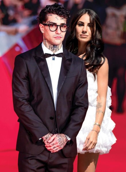 l'amore tra giulia e tony è esploso questa estate, quando si sono fatti vedere... vicini alle nozze di cecilia rodriguez
