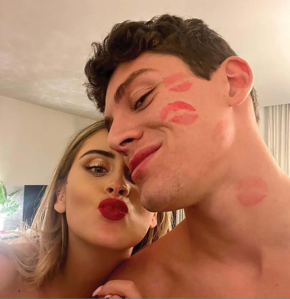 Valentina Ferragni si è decisa, va a vivere con il fidanzato Matteo Napoletano in una casa tutta loro: «All'inizio non è stato facile, ma ora siamo al settimo cielo» questa bellissima coppia ha dovuto combattere contro gli assurdi pregiudizi sulla loro differenza d'età
