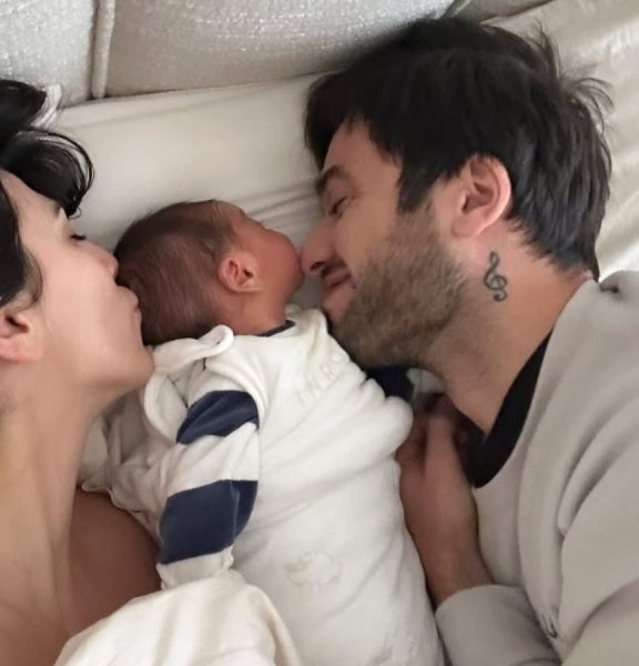 Fariba Tehrani dedica alla figlia Giulia Salemi le parole più belle: «Grazie a te e al tuo amore, Kian ogni giorno ci regala una luce». E su Pierpaolo Pretelli: «Due cuori che insieme disegneranno ogni sogno»