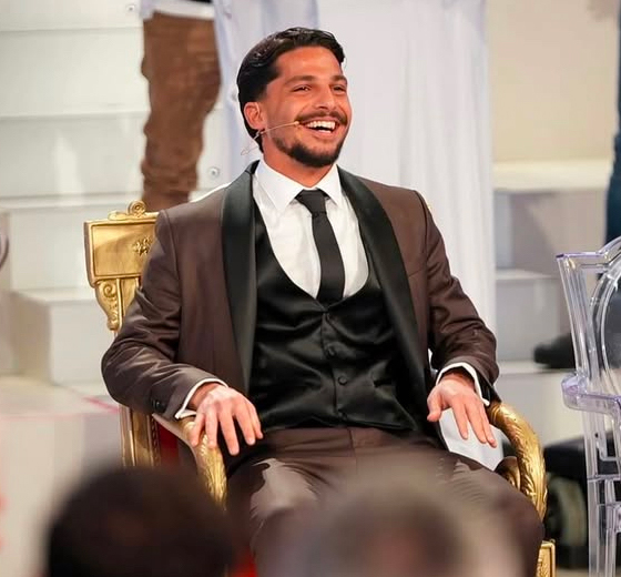 Martina De Ioannon sceglie Ciro Solimeno e scende dal trono di 'Uomini e Donne' col giovane napoletano. Gianmarco ci rimane male ma Maria De Filippi lo consola: «sei tu il prossimo tronista» gianmarco tronista