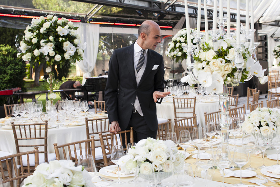 Enzo Miccio, i segreti del wedding planner più Vip: «Ogni sì è un'avventura, far sposare le star è un'impresa notevole: con Simona Ventura ci sono cascato, per Veronica Maya stavo per naufragare»
