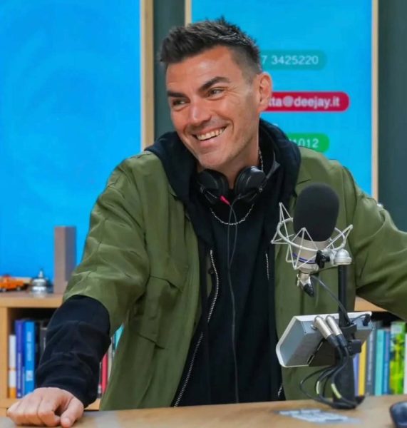 Gabry Ponte, la sua 'Tutta l'Italia' rappresenterà San Marino all'Eurovision: insieme a Lucio Corsi abbiamo ben due artisti da tifare in Europa Gabry Ponte è nato a torino e il prossimo aprile compirà 52 anni