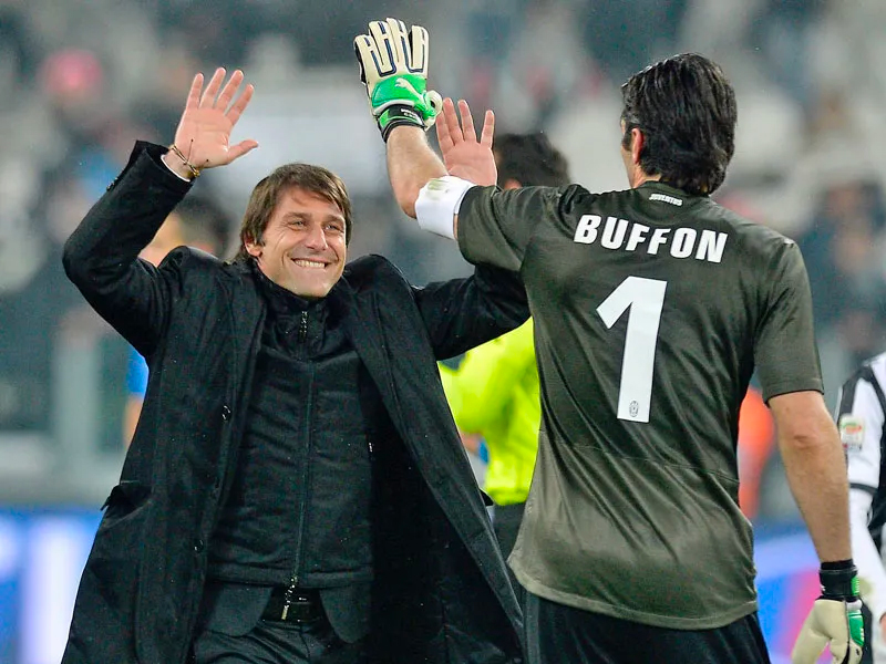 Gigi Buffon e Ilaria D'Amico, un amore nato in segreto. Quando il portierone lo confessò al suo allenatore Antonio Conte lui fece una profezia: «andrà tutto bene» Gigi Buffon è stato allenato da Antonio Conte sia alla Juventus che in Nazionale