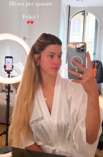 Natalia Paragoni manda un messaggio ironico... ma non troppo a Andrea Zelletta, dopo quasi 6 anni d'amore: sui social gli insegna come fare una proposta di matrimonio - IL VIDEO