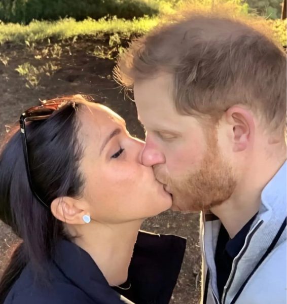 Meghan Markle si racconta senza segreti nella sua serie tv: «Mio marito Harry mi ha ridato la scintilla. E i nostri figli sono la mia vita»