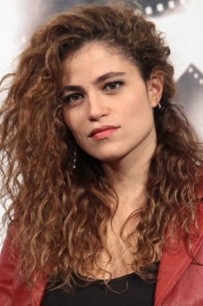 Veronica Gentili, l'Isola dei Famosi è sua. La Iena ha battuto la concorrenza e si prepara al reality estremo con un amore infinito: «Sono 10 anni che sto con il mio fidanzato» Veronica Gentili iniziò a fare l'attrice a soli 17 anni, con il film 'Come te nessuno mai'