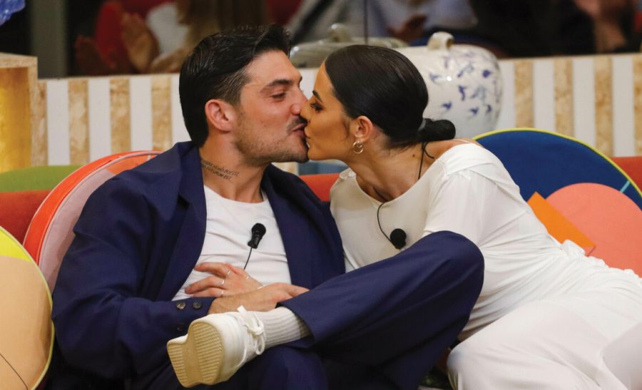 Shaila e Lorenzo dopo il GF sono in grossa crisi. Spolverato vuole cancellare una delusione importante, la Gatta a pezzi risponde: «Ora so che quell'amore non era adatto a me» shaila e lorenzo GF